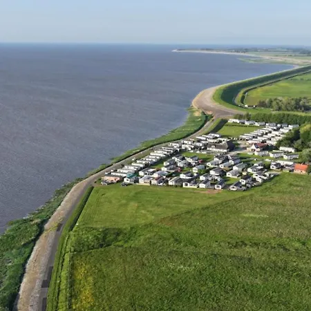 Holiday home Traumlage Nr 56: Seaside Tranquility In Nature's Embrace Westerland