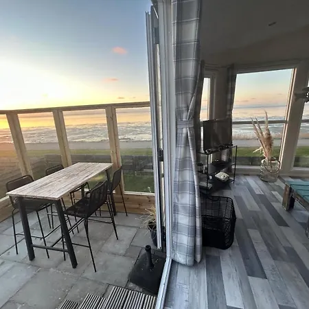 Holiday home Traumlage Nr 56: Seaside Tranquility In Nature's Embrace Westerland